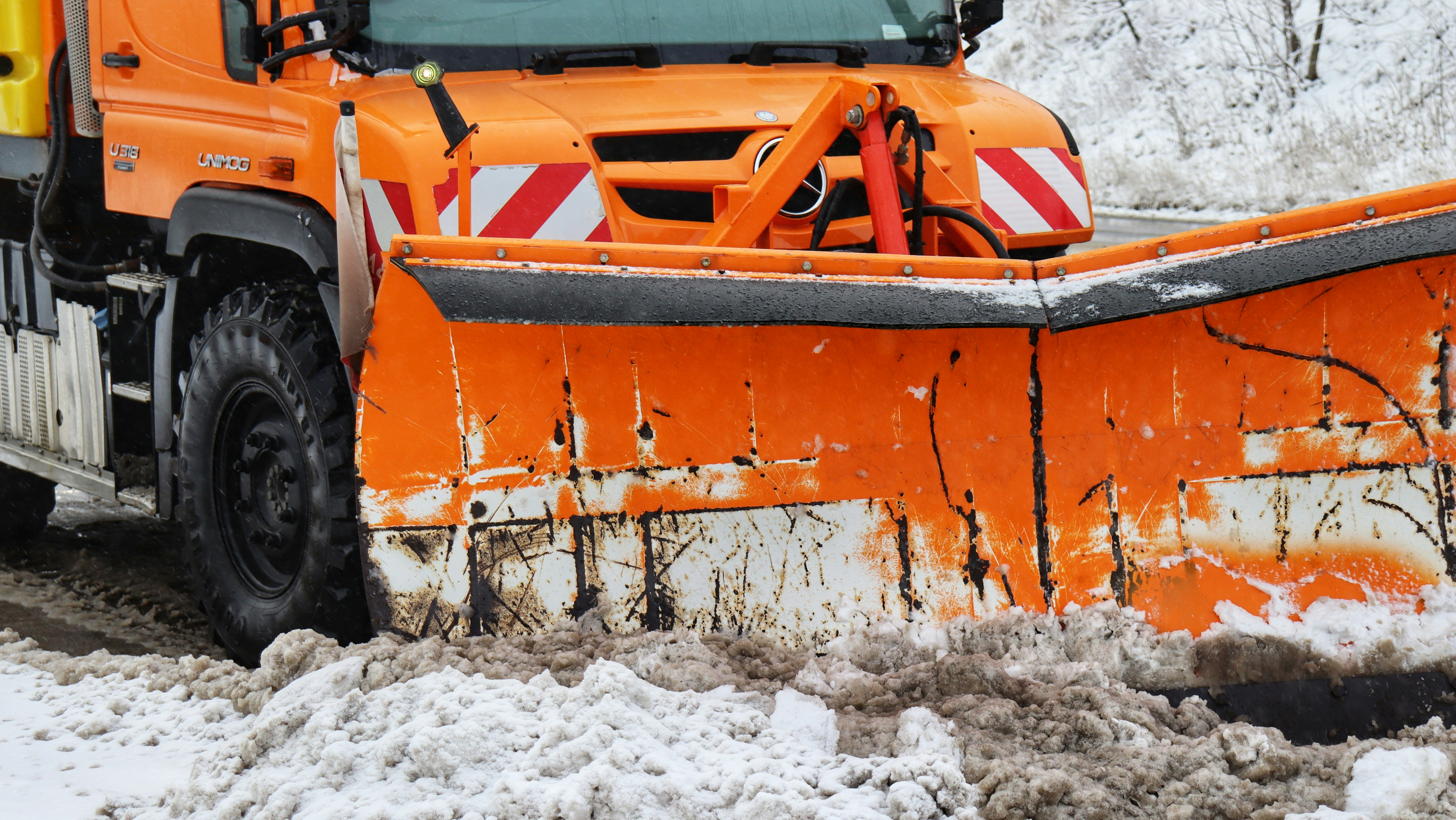 Eisbeseitigung in Oberhausen – Beseitigung von Glätte und Eisflächen für sichere, rutschfreie Wege.